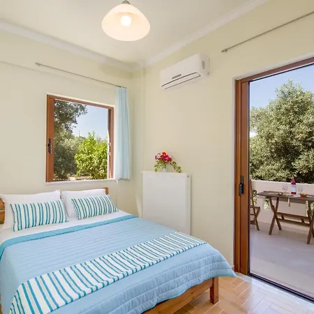 With Private Pool Near To The Sea Apartment Daratsos