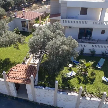 With Private Pool Near To The Sea Apartment