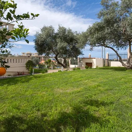 Apartment With Private Pool Near To The Sea