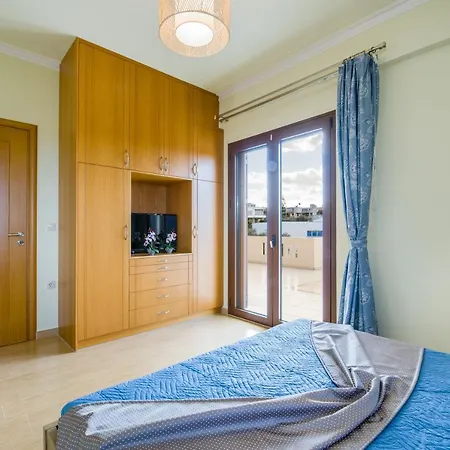 Apartment With Private Pool Near To The Sea Daratsos