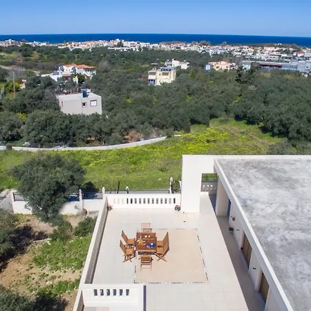 Apartment With Private Pool Near To The Sea *