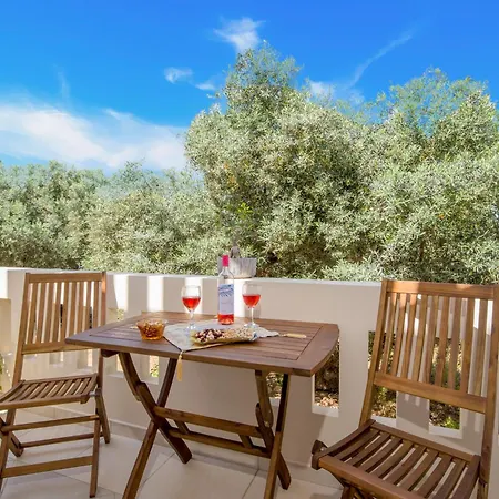 Apartment With Private Pool Near To The Sea
