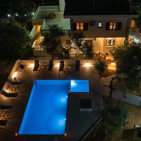 With Private Pool Near To The Sea Apartment *
