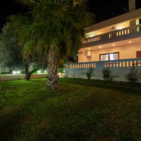 With Private Pool Near To The Sea Apartment
