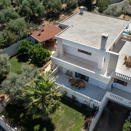 Apartment With Private Pool Near To The Sea