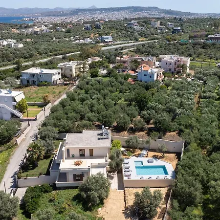 Apartment With Private Pool Near To The Sea *